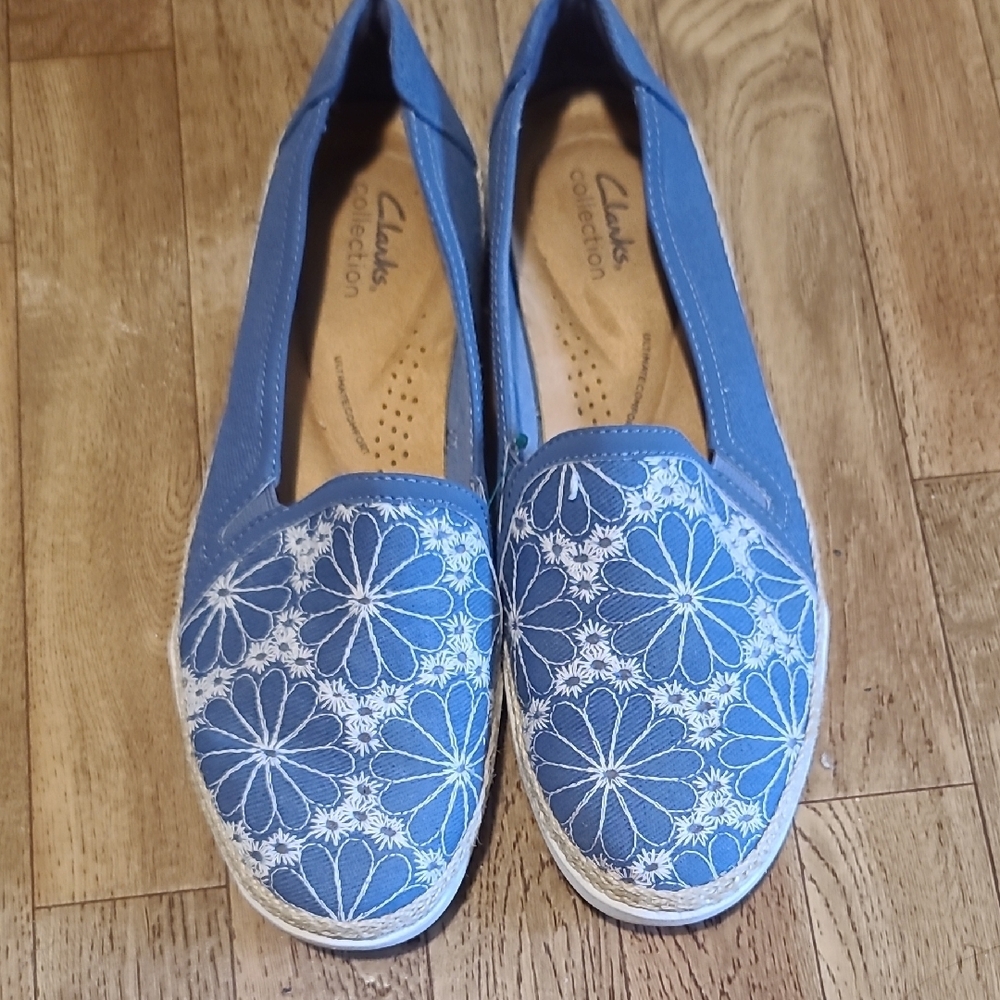 Clarks Women's Blue Floral Slip-On Shoes (OCBB)